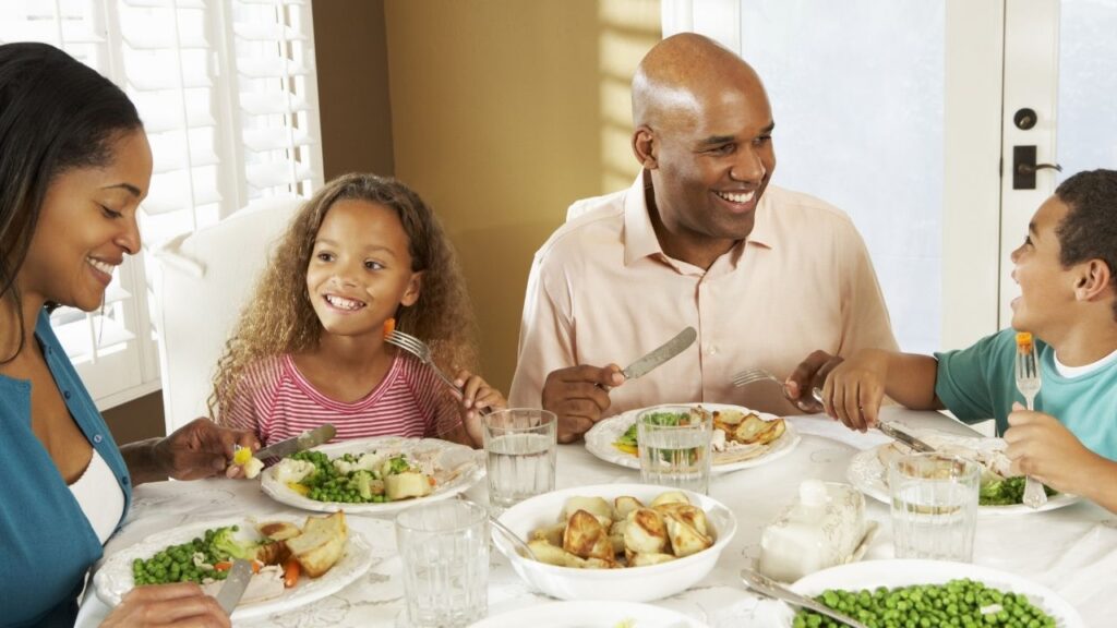 How to Build a Family Dinner Routine (Even When Everyone's Busy)