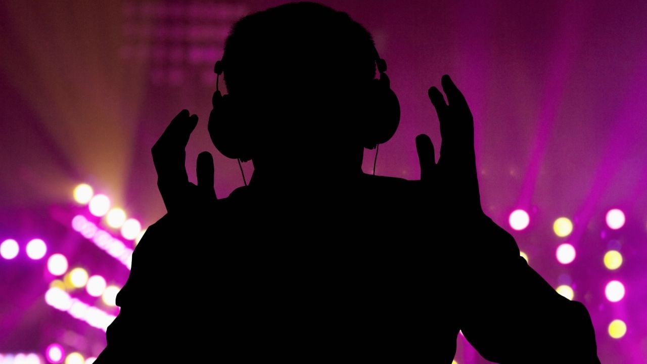 DJ